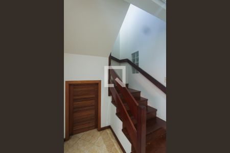 ESCADAS de casa à venda com 4 quartos, 240m² em Jardim Carvalho, Porto Alegre