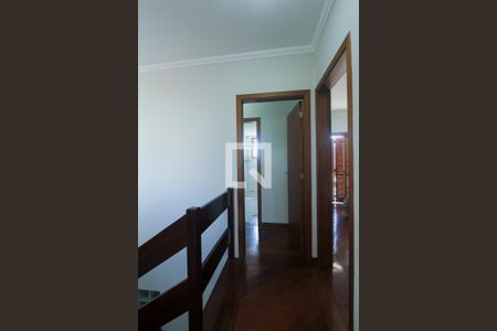 Casa à venda com 240m², 4 quartos e 3 vagasCORREDOR