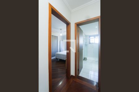 Casa à venda com 240m², 4 quartos e 3 vagasCORREDOR