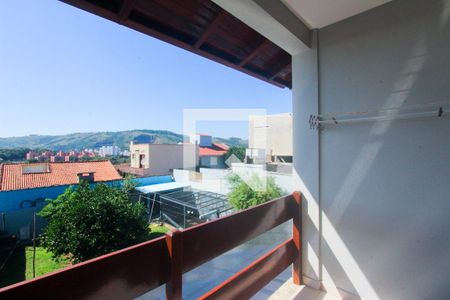 Casa à venda com 240m², 4 quartos e 3 vagasVARANDA