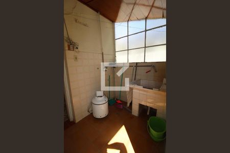 Casa à venda com 200m², 4 quartos e 1 vagaÁrea de Serviço