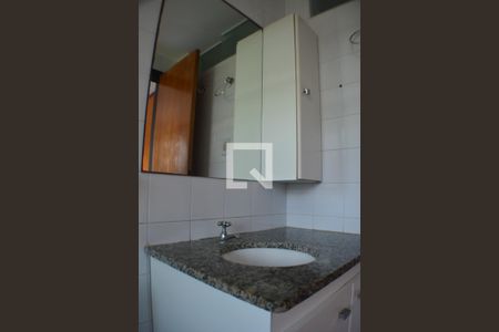 Quarto 1 com banheiro e varanda de casa de condomínio para alugar com 4 quartos, 100m² em Itapuã, Salvador