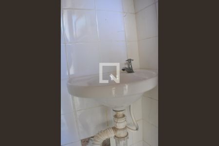 Casa de condomínio para alugar com 100m², 4 quartos e 2 vagasÁrea de Serviço - Banheiro e Despensa 