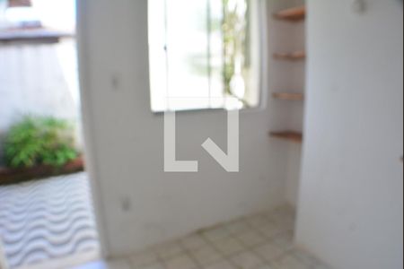 Casa de condomínio para alugar com 100m², 4 quartos e 2 vagasÁrea de Serviço - Banheiro e Despensa 