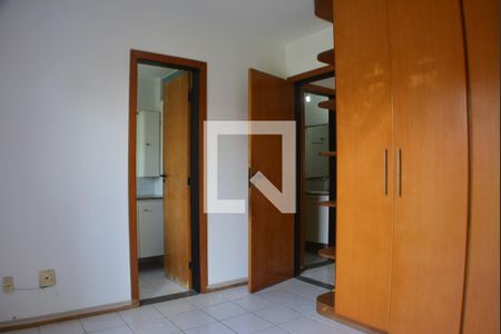 Quarto 1 com banheiro e varanda de casa de condomínio para alugar com 4 quartos, 100m² em Itapuã, Salvador
