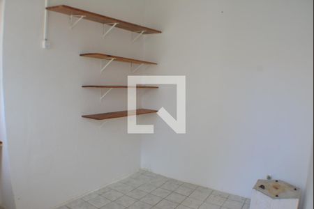 Casa de condomínio para alugar com 100m², 4 quartos e 2 vagasÁrea de Serviço - Banheiro e Despensa 