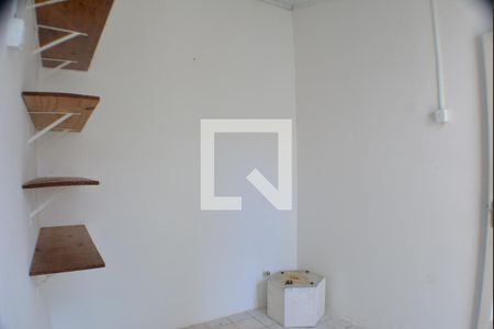 Casa de condomínio para alugar com 100m², 4 quartos e 2 vagasÁrea de Serviço - Banheiro e Despensa 