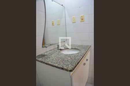 Casa de condomínio para alugar com 100m², 4 quartos e 2 vagasBanheiro Social