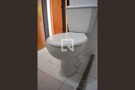 Casa de condomínio para alugar com 100m², 4 quartos e 2 vagasBanheiro Social