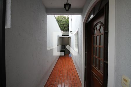 Casa à venda com 171m², 3 quartos e 4 vagasCorredor externo