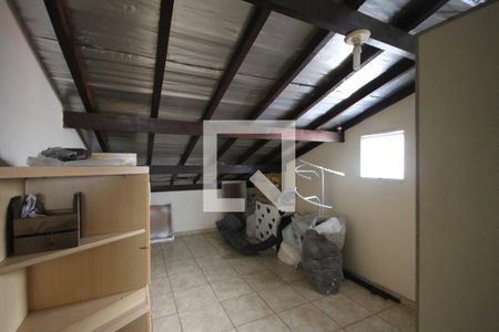 Casa à venda com 171m², 3 quartos e 4 vagasSótão