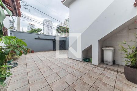 Quintal - Garagem de casa à venda com 3 quartos, 250m² em Itaim Bibi, São Paulo