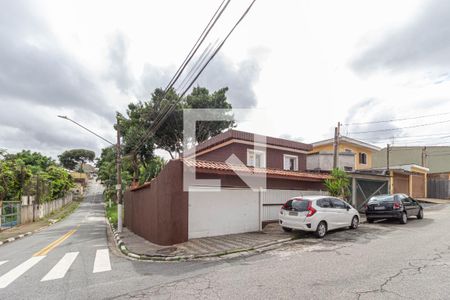 Casa à venda com 192m², 3 quartos e 1 vaga Casa à venda com 192m², 3 quartos e 1 vagaFachada