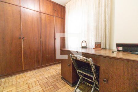 Casa à venda com 650m², 6 quartos e 4 vagasEscritório