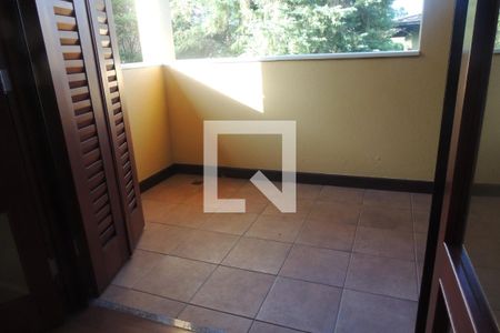 Casa de condomínio à venda com 410m², 4 quartos e 3 vagasSacada