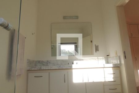 Casa de condomínio à venda com 410m², 4 quartos e 3 vagasBanheiro da Suíte 1