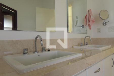 Casa de condomínio à venda com 410m², 4 quartos e 3 vagasBanheiro da Suíte 4