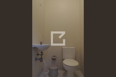 Casa de condomínio à venda com 410m², 4 quartos e 3 vagasBanheiro de Serviço