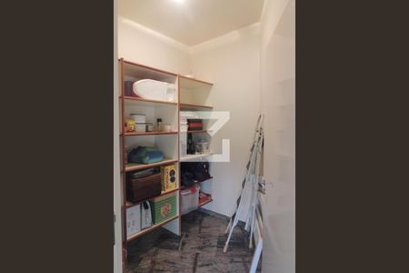 Casa de condomínio à venda com 410m², 4 quartos e 3 vagasDespensa