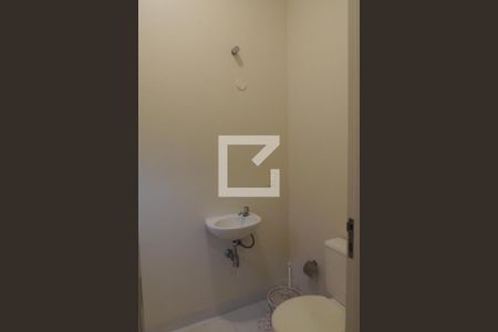 Casa de condomínio à venda com 410m², 4 quartos e 3 vagasBanheiro de Serviço