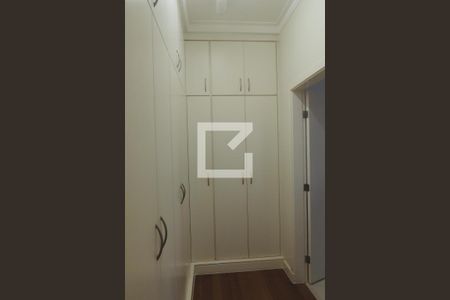 Casa de condomínio à venda com 410m², 4 quartos e 3 vagasCloset