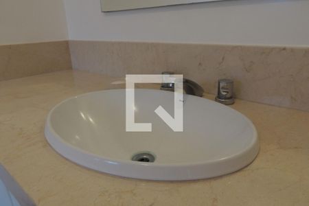 Casa de condomínio à venda com 410m², 4 quartos e 3 vagasBanheiro da Suíte 2