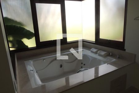 Casa de condomínio à venda com 410m², 4 quartos e 3 vagasBanheiro da Suíte 4