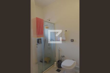 Casa de condomínio à venda com 410m², 4 quartos e 3 vagasBanheiro da Suíte 2