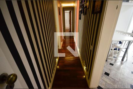 Corredor de apartamento à venda com 3 quartos, 131m² em Laranjeiras, Rio de Janeiro