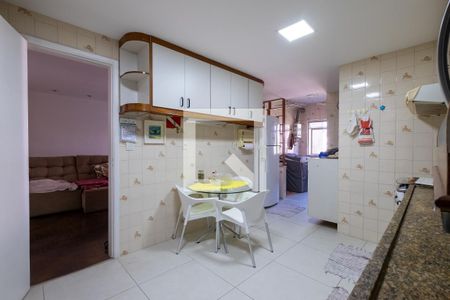 Apartamento à venda com 100m², 2 quartos e 2 vagasCozinha