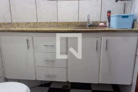 Detalhe lavabo de casa para alugar com 3 quartos, 140m² em Canto do Forte, Praia Grande