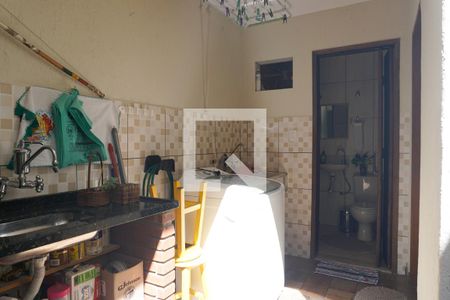 Casa à venda com 118m², 3 quartos e 1 vagaLavanderia