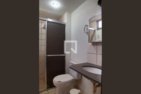 Banheiro da suíte de apartamento para alugar com 1 quarto, 40m² em Vila Amélia, Ribeirão Preto