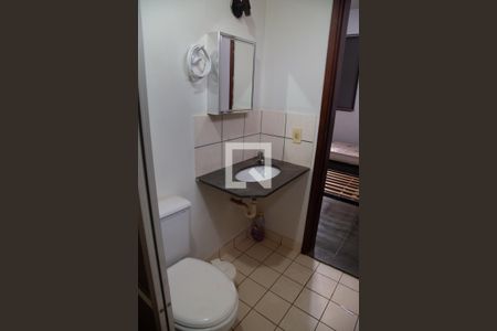 Banheiro da suíte de apartamento para alugar com 1 quarto, 40m² em Vila Amélia, Ribeirão Preto