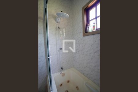 Casa de condomínio à venda com 220m², 4 quartos e 2 vagas Casa de condomínio à venda com 220m², 4 quartos e 2 vagasBanheiro