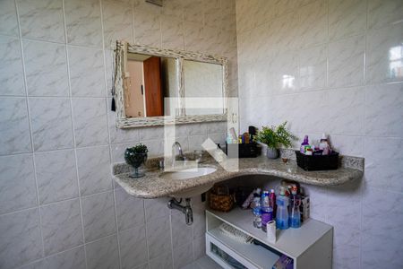 Casa de condomínio à venda com 220m², 4 quartos e 2 vagas Casa de condomínio à venda com 220m², 4 quartos e 2 vagasBanheiro