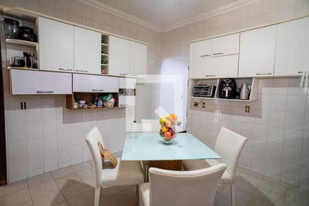 Casa de condomínio à venda com 220m², 4 quartos e 2 vagas Casa de condomínio à venda com 220m², 4 quartos e 2 vagasCozinha