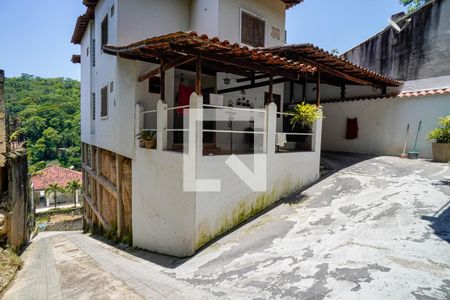 Casa de condomínio à venda com 220m², 4 quartos e 2 vagas Casa de condomínio à venda com 220m², 4 quartos e 2 vagasÁrea Externa