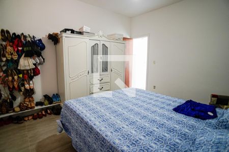 Casa de condomínio à venda com 220m², 4 quartos e 2 vagas Casa de condomínio à venda com 220m², 4 quartos e 2 vagasQuarto 1