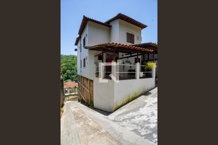 Casa de condomínio à venda com 220m², 4 quartos e 2 vagas Casa de condomínio à venda com 220m², 4 quartos e 2 vagasÁrea Externa