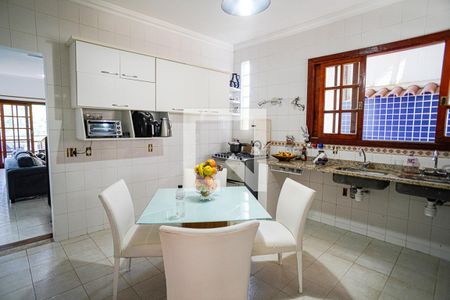 Casa de condomínio à venda com 220m², 4 quartos e 2 vagas Casa de condomínio à venda com 220m², 4 quartos e 2 vagasCozinha