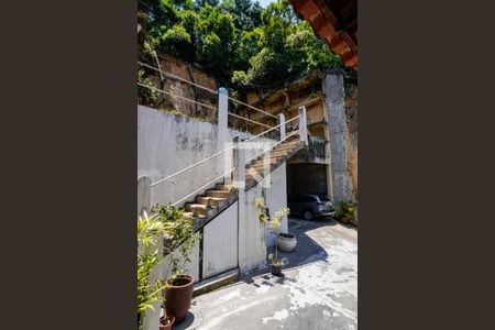 Casa de condomínio à venda com 220m², 4 quartos e 2 vagas Casa de condomínio à venda com 220m², 4 quartos e 2 vagasÁrea Externa