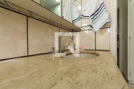 Apartamento à venda com 130m², 3 quartos e 2 vagasBanheiro da Suíte 2