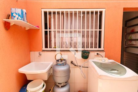 Casa à venda com 100m², 3 quartos e 2 vagas Casa à venda com 100m², 3 quartos e 2 vagasÁrea de serviço