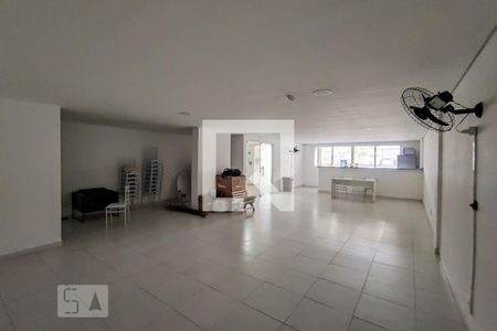 Apartamento para alugar com 49m², 2 quartos e 1 vaga Apartamento para alugar com 49m², 2 quartos e 1 vagaÁrea comum - Salão de festas