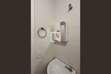 Banheiro de kitnet/studio para alugar com 1 quarto, 18m² em Aclimação, São Paulo