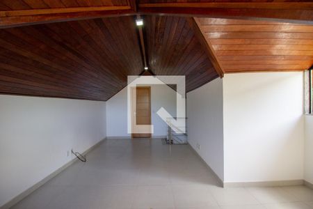 Casa à venda com 350m², 3 quartos e 1 vagaSotão