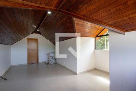 Casa à venda com 350m², 3 quartos e 1 vagaSotão