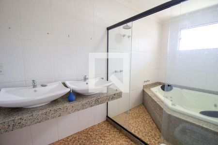 Casa à venda com 350m², 3 quartos e 1 vagaBanheiro da Suíte 1