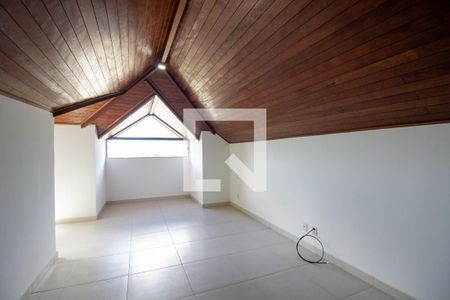 Casa à venda com 350m², 3 quartos e 1 vagaSotão